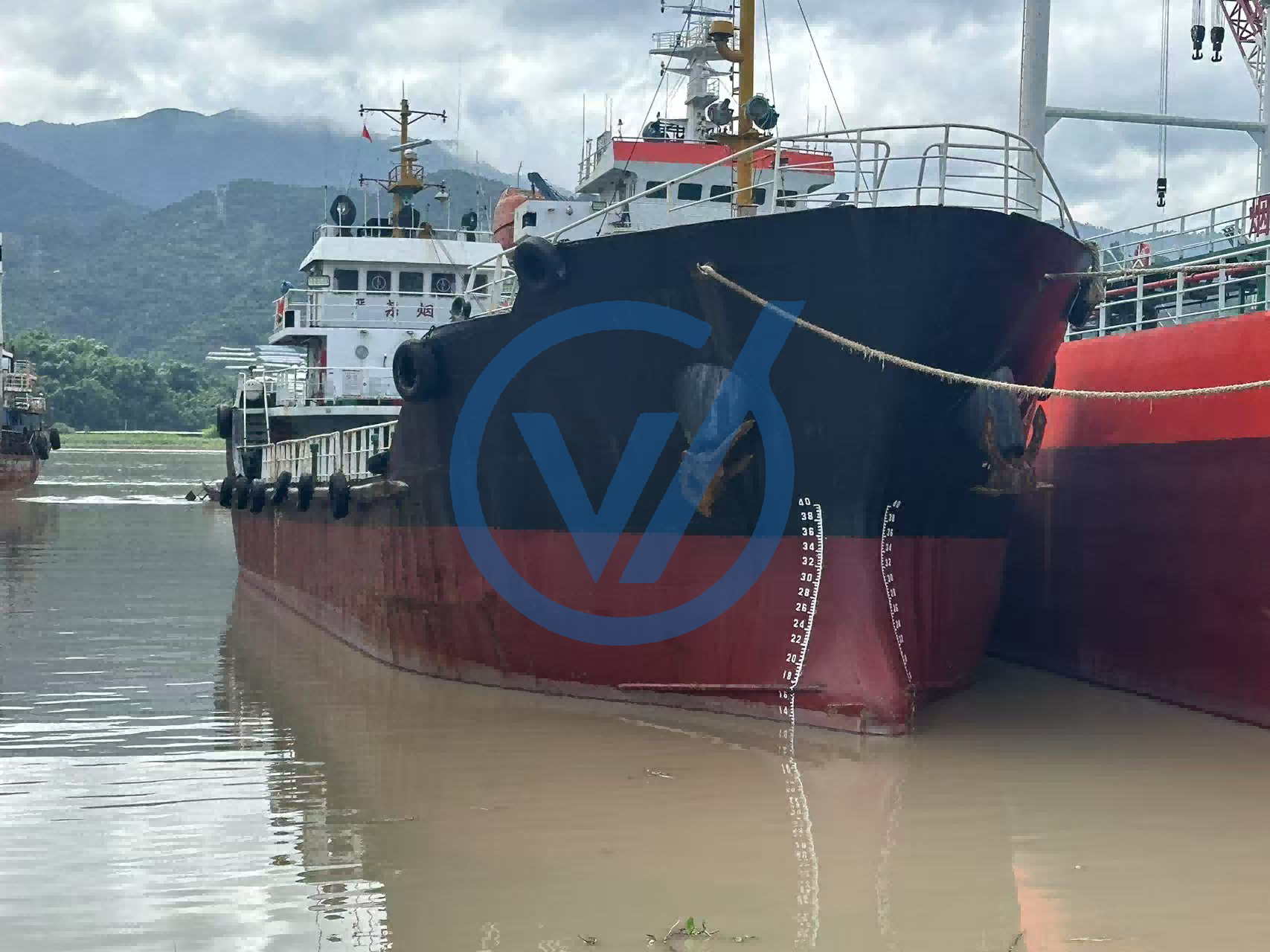 833 DWT 2010 BUNKER SHIP / OIL TANKER
